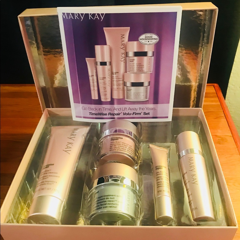Mary Kay TimeWise Repair Vol-Firm Set